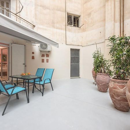 The Courtyard Oasis Apartment เอเธนส์ ภายนอก รูปภาพ