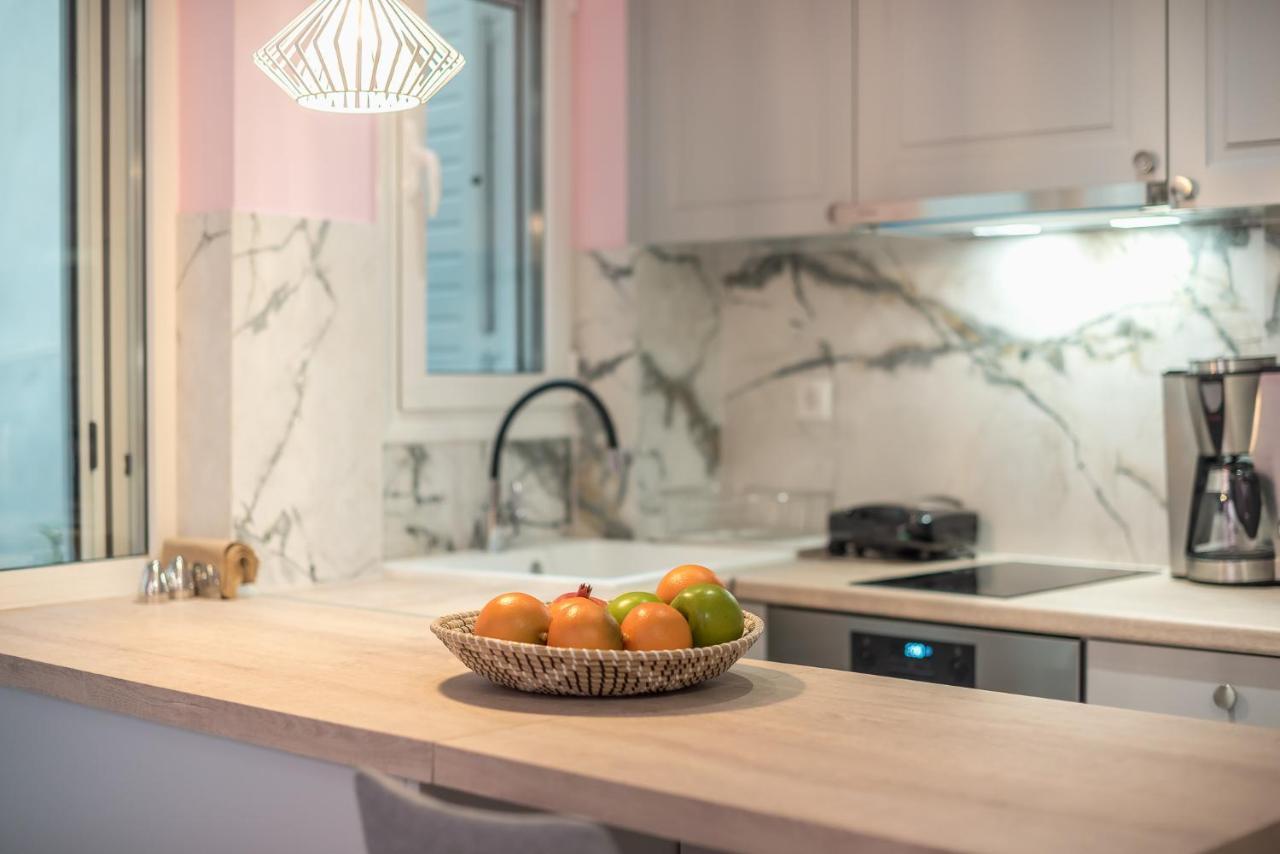 The Courtyard Oasis Apartment เอเธนส์ ภายนอก รูปภาพ