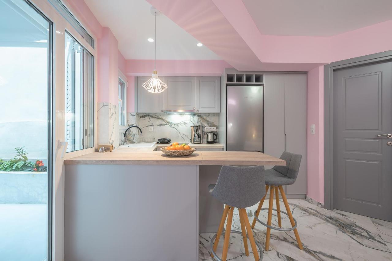 The Courtyard Oasis Apartment เอเธนส์ ภายนอก รูปภาพ