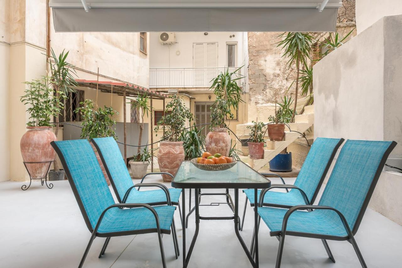 The Courtyard Oasis Apartment เอเธนส์ ภายนอก รูปภาพ