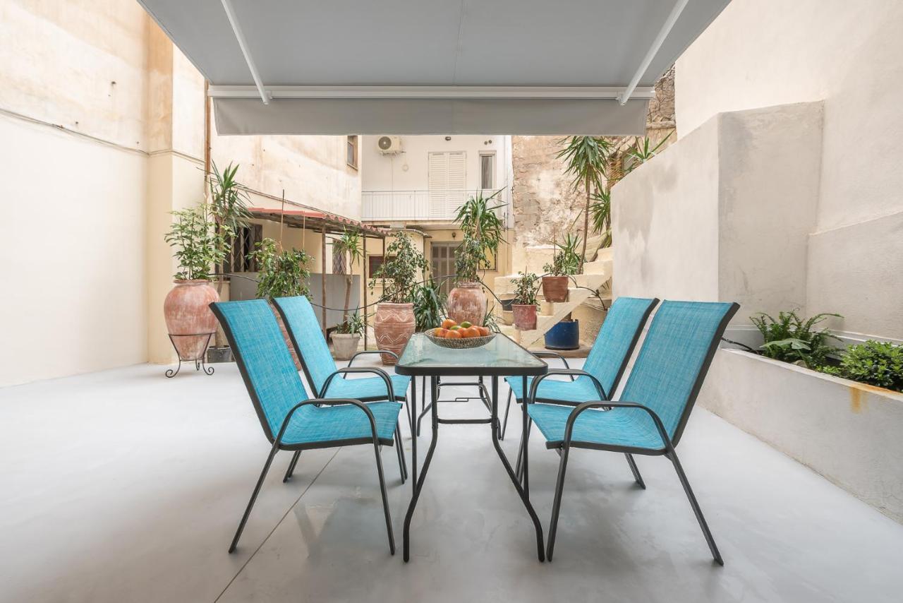 The Courtyard Oasis Apartment เอเธนส์ ภายนอก รูปภาพ