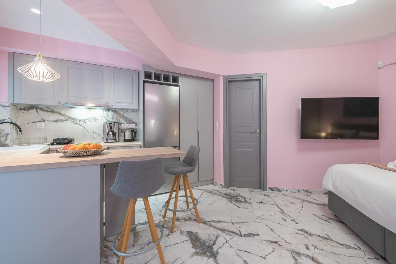 The Courtyard Oasis Apartment เอเธนส์ ภายนอก รูปภาพ