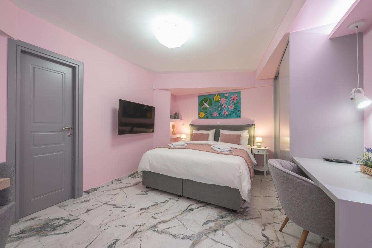 The Courtyard Oasis Apartment เอเธนส์ ภายนอก รูปภาพ