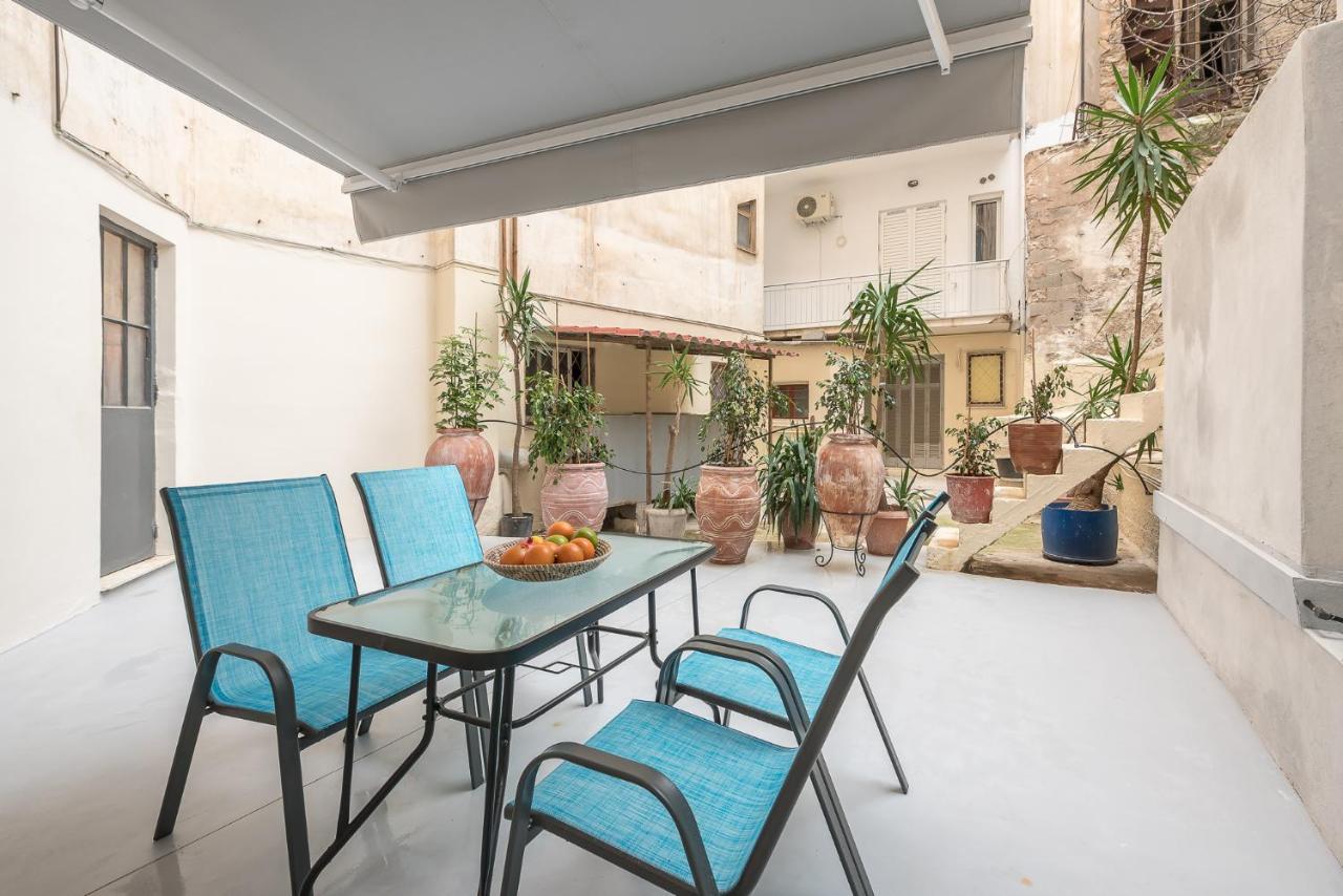 The Courtyard Oasis Apartment เอเธนส์ ภายนอก รูปภาพ